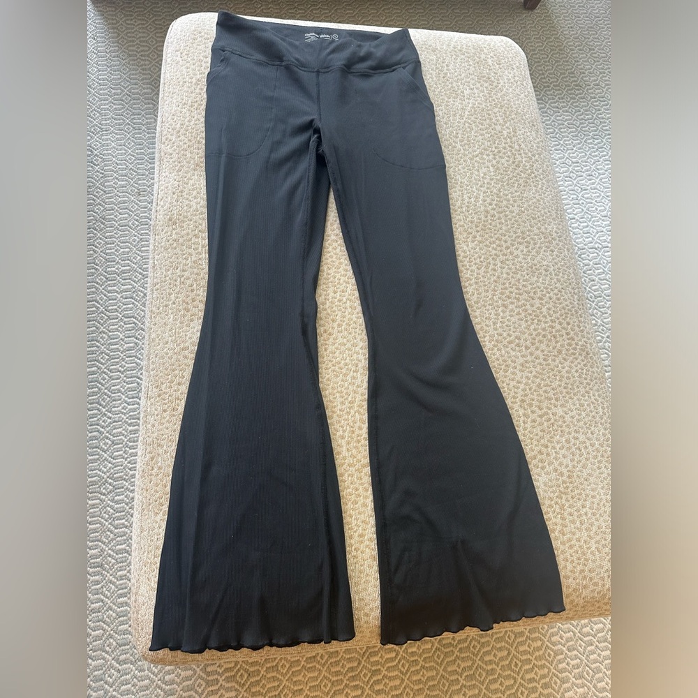 Outdoor Voices yoga pants w pockets